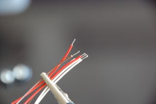 Atari-Punk-Console: Kabel-Beine verzinnen