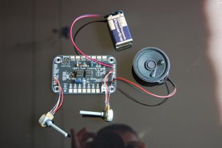 Atari-Punk-Console: Lautpsrecher anschließen