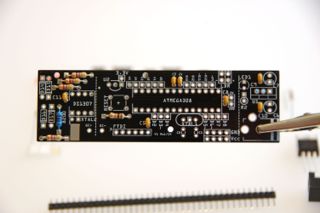 Bare-Bones-Real-Time-Clock-Arduino-Ding: Die 100 nF-Kondensatoren