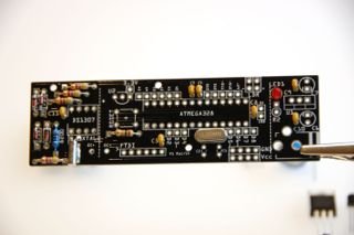 Bare-Bones-Real-Time-Clock-Arduino-Ding: Der 16 MHz-Quarz