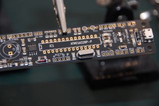 Bare-Bones-Real-Time-Clock-Arduino-Ding (Teil-SMD): Der 16 MHz-Quarz