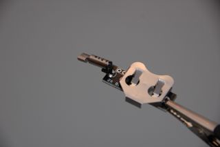 Bristle-Bot-Bausatz: Motor anlöten