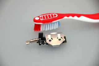 Bristle-Bot-Bausatz: Die Zahnbürste