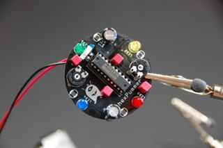 runder Hex-Pummer: IC einsetzten