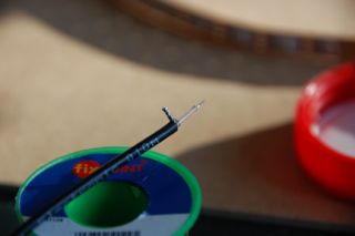 Liquid-Clock: Vorbereiten des DCF77-Empfänger-Kabels