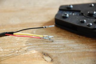 Liquid-Clock: Stecker crimpen